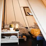 Tipi-Tent Met Outdoor Cooking Mogelijkheid Campsite *