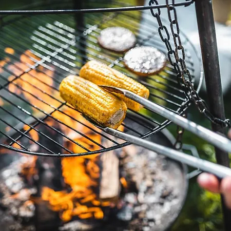 Tipi-Tent Met Outdoor Cooking Mogelijkheid