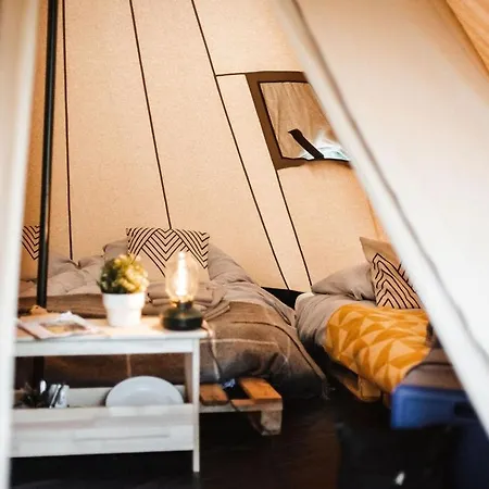 Tipi-Tent Met Outdoor Cooking Mogelijkheid Кемпинг *