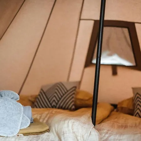 Tipi-Tent Met Outdoor Cooking Mogelijkheid Кемпинг