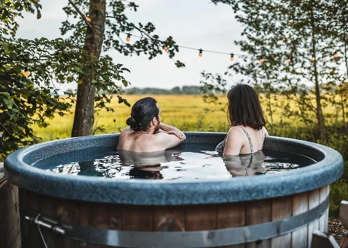 Tipi-Tent Met Outdoor Cooking Mogelijkheid