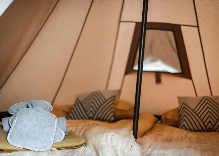 Tipi-Tent Met Outdoor Cooking Mogelijkheid Κάμπινγκ