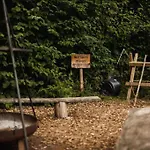 Tipi-Tent Met Outdoor Cooking Mogelijkheid