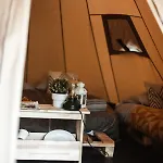 Tipi-Tent Met Outdoor Cooking Mogelijkheid *
