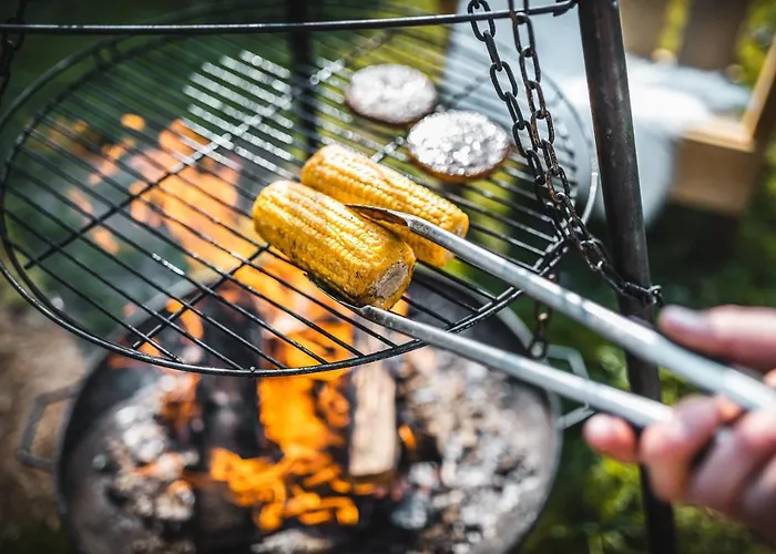 Tipi-Tent Met Outdoor Cooking Mogelijkheid