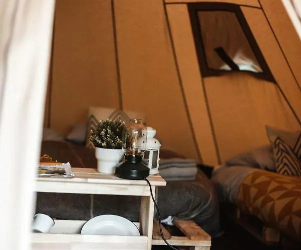 Tipi-Tent Met Outdoor Cooking Mogelijkheid *